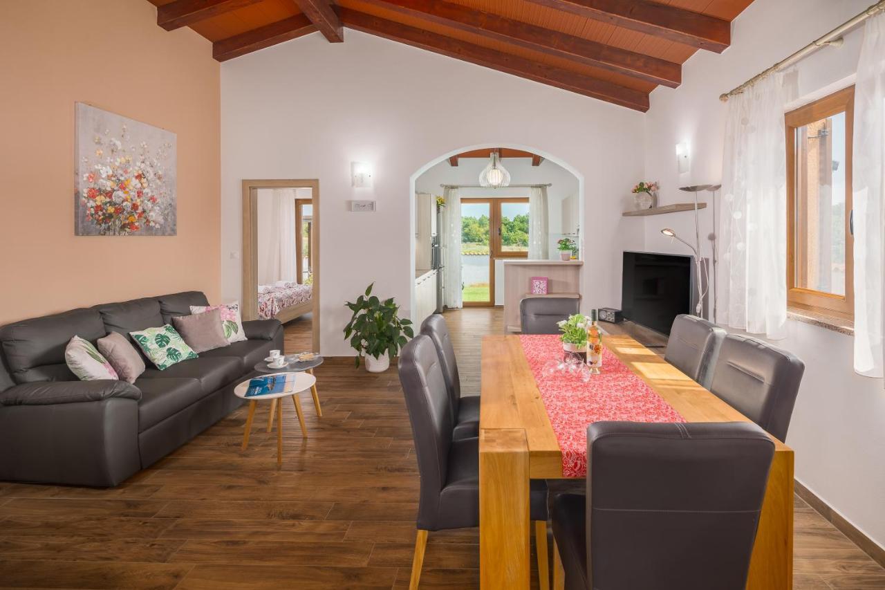 Villa Gracia Sveti Lovreč Pazenatički 外观 照片