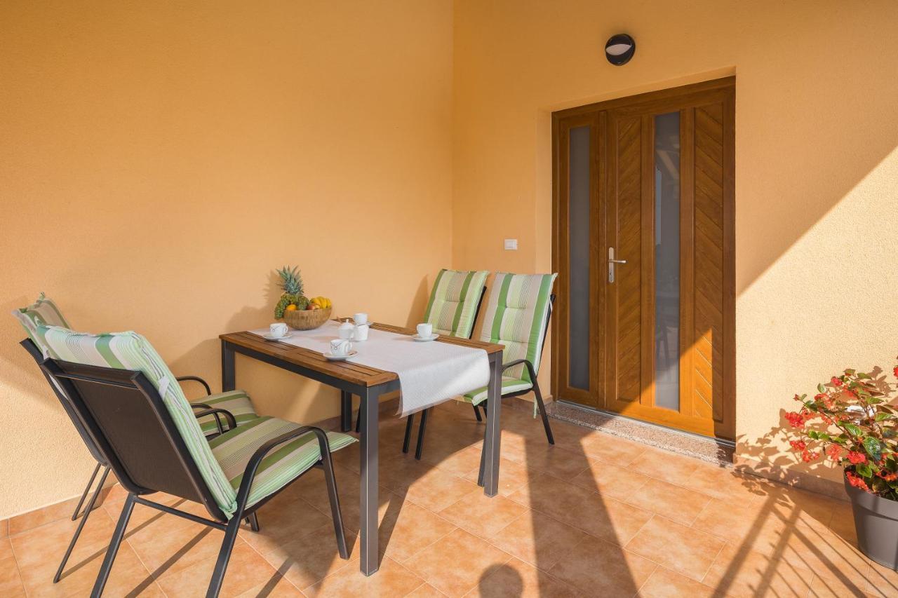 Villa Gracia Sveti Lovreč Pazenatički 外观 照片