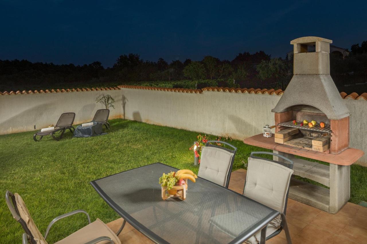 Villa Gracia Sveti Lovreč Pazenatički 外观 照片