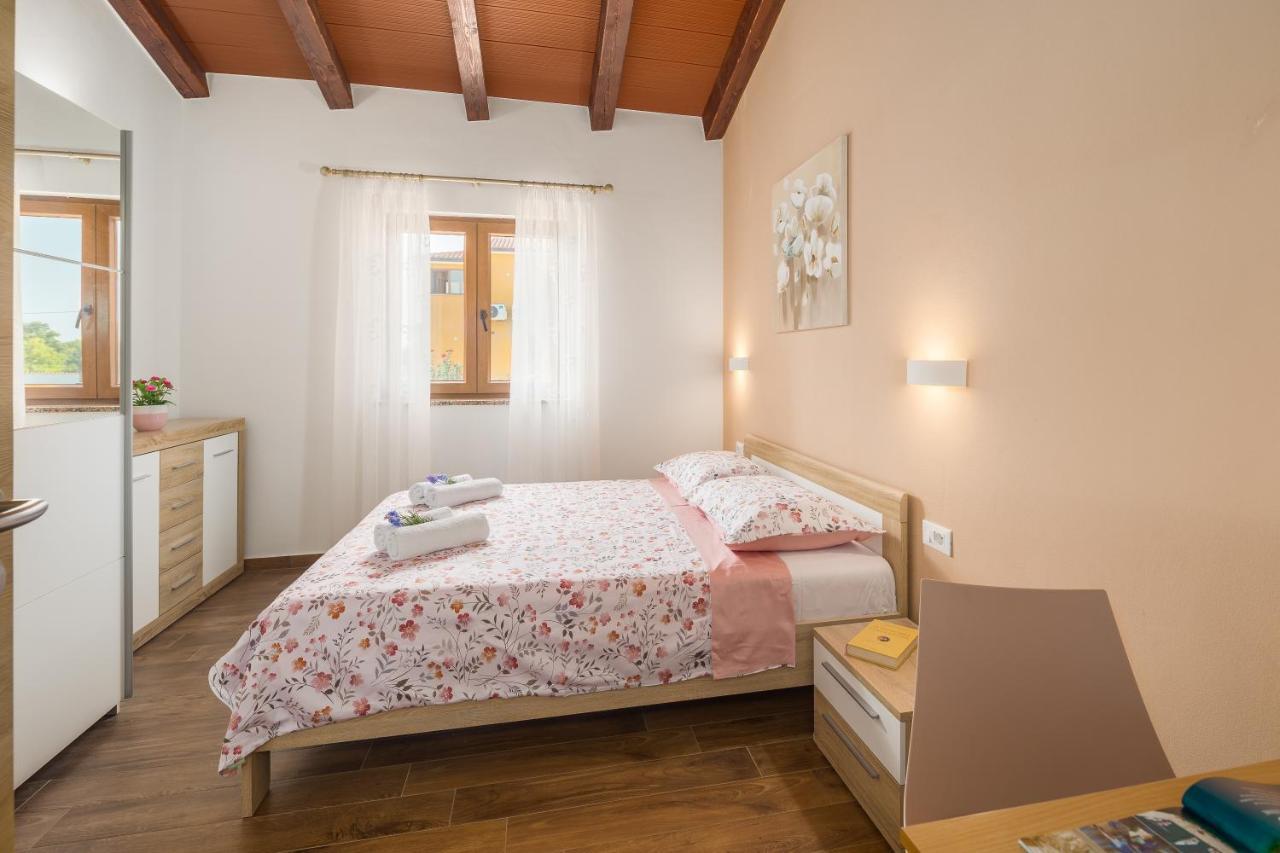 Villa Gracia Sveti Lovreč Pazenatički 外观 照片